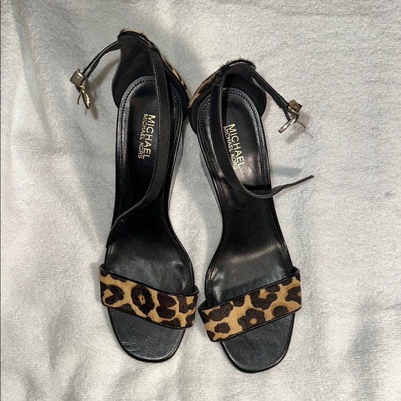 Michael Kors Leopard Print Women's Sandals - Picture 2 of 3